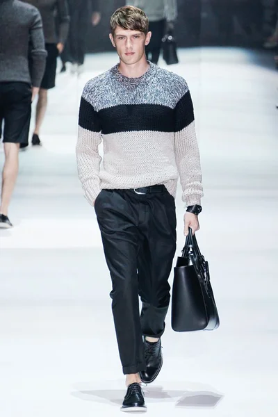 Look 32